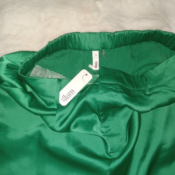 GLAM-Vibrant Irish Green Statement Eye Catching Shorts-Size XL - Picture 8 of 9